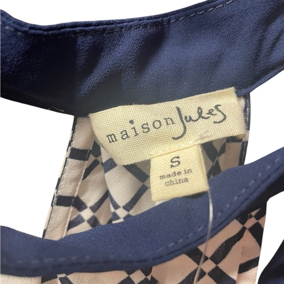 Navy and White classy dress it’s a small I didn’t loose enough weight to fit - Picture 8 of 9